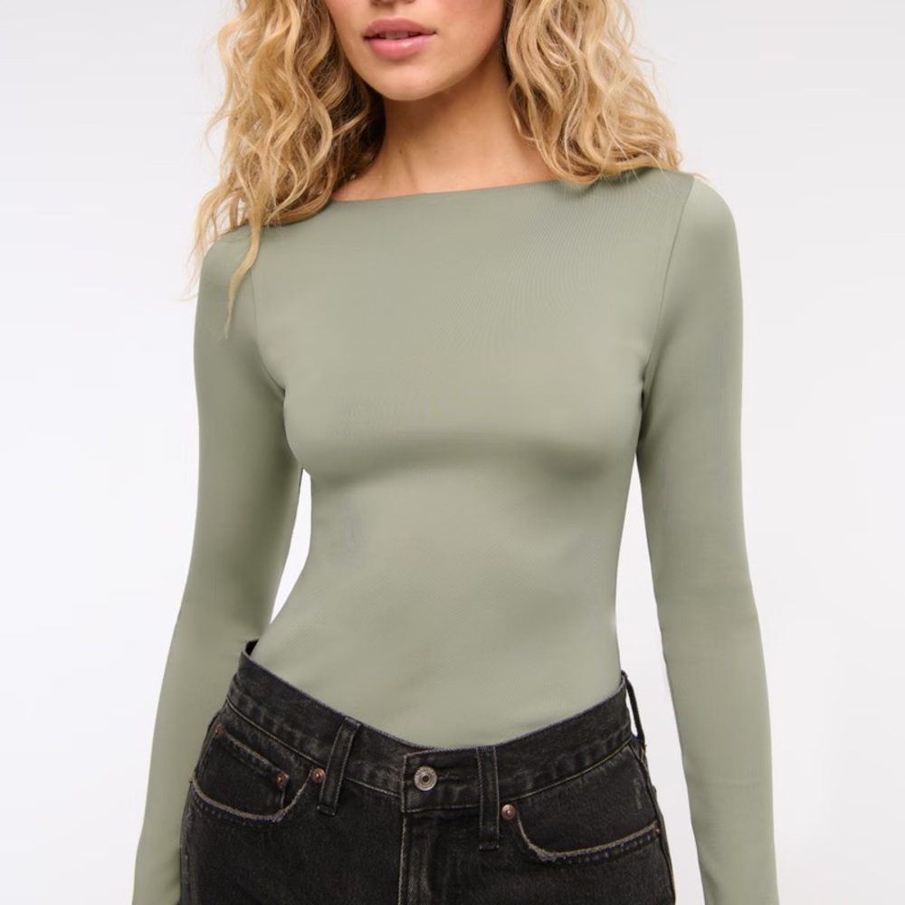 Abercrombie & Fitch Green Long Sleeve Tee